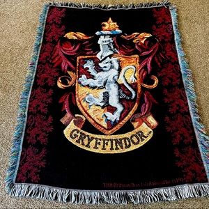 Warner Brothers' Harry Potter "Gryffindor Shield" Throw Blanket wall tapestry